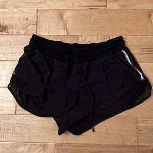 Lululemon Black Hotty Hot 2.5 inch Shorts 6